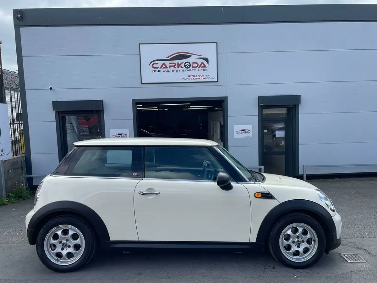 2011-mini-cooper-16-first-big-4