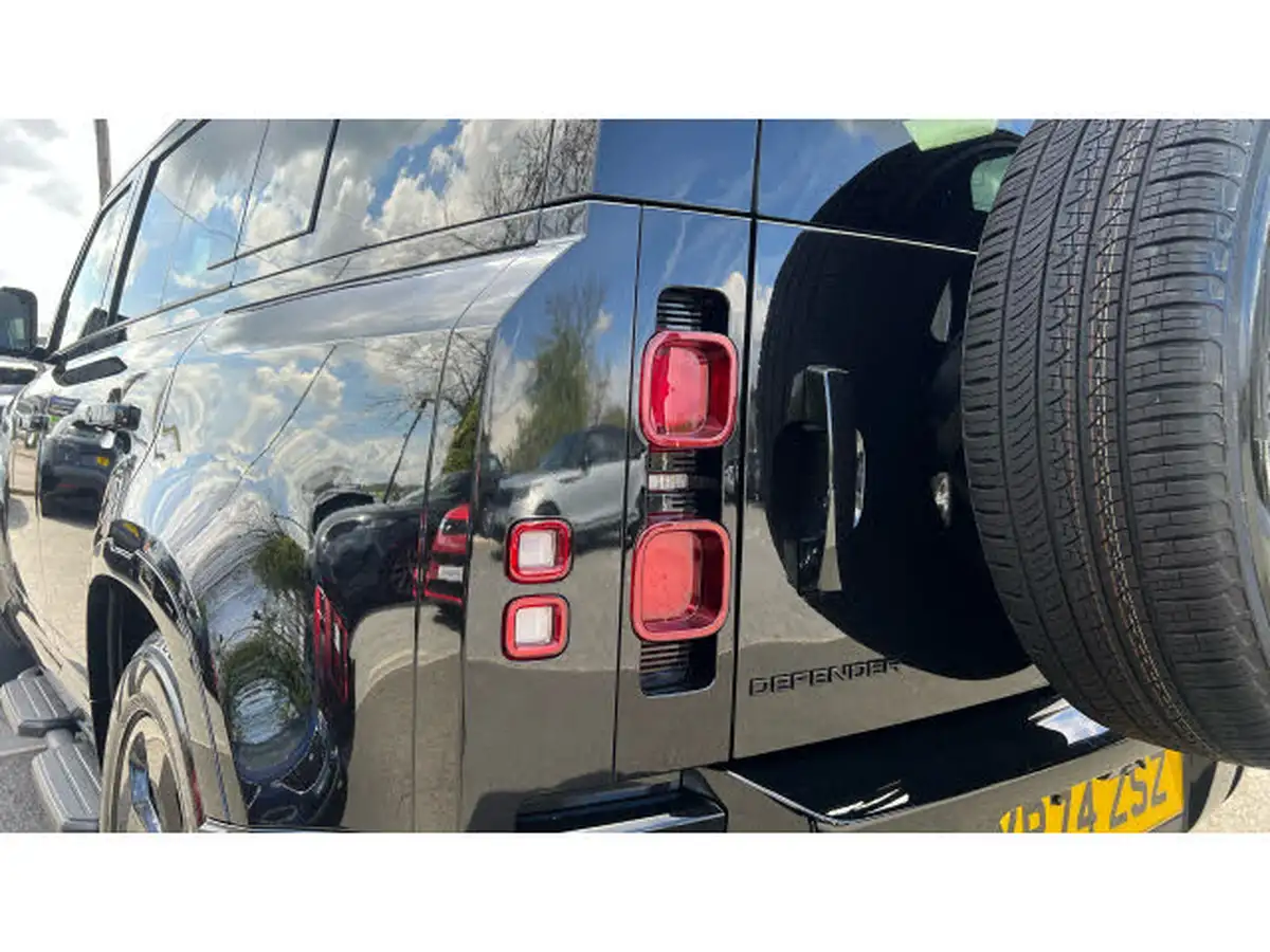 2024-land-rover-110-defender-30-d350-x-dynamic-hse-big-18