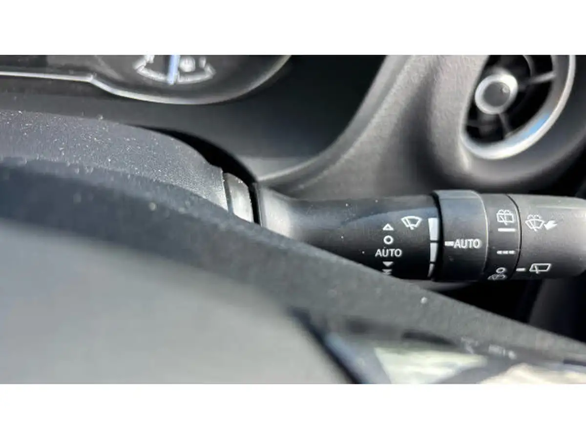 2020-toyota-yaris-15-vvt-i-y20-98bhp-hybrid-1497cc-e-cvt-big-25