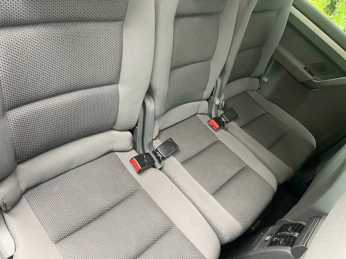 2013-volkswagen-touran-16td-bluemotion-s-tech-ss-big-28