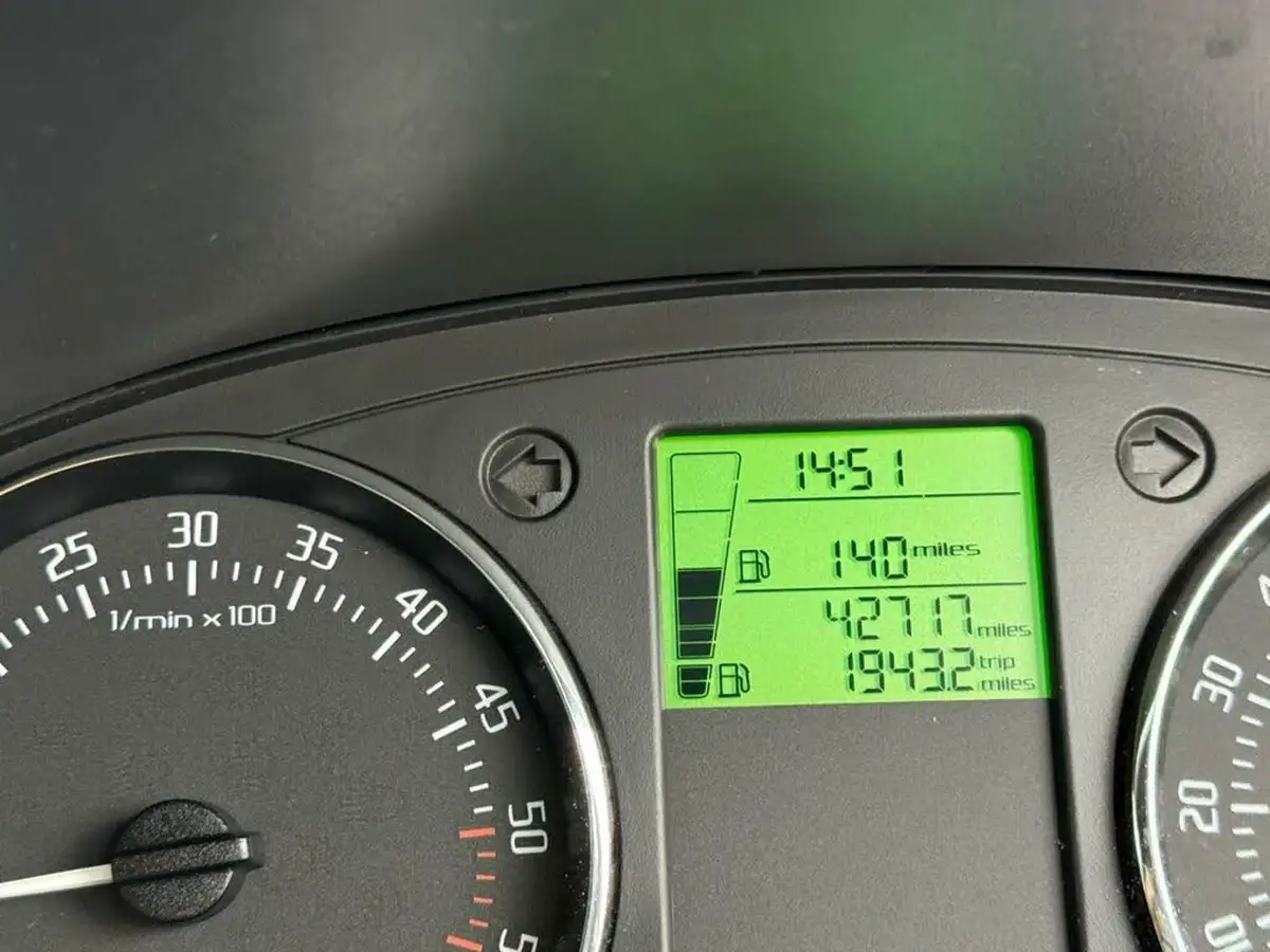 2014-skoda-fabia-16tdi-monte-carlo-cr-estate-big-7