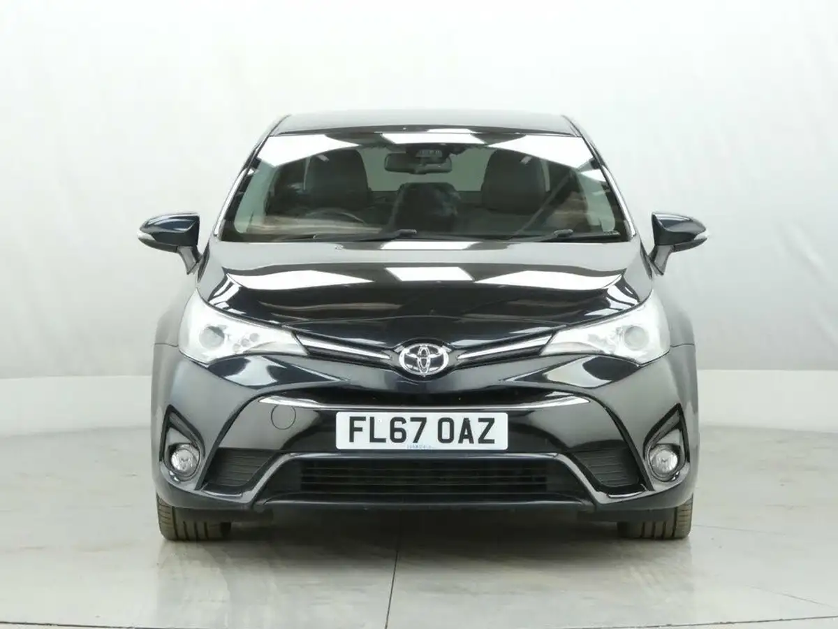 2017-toyota-avensis-20d-4d-design-saloon-4d-big-2