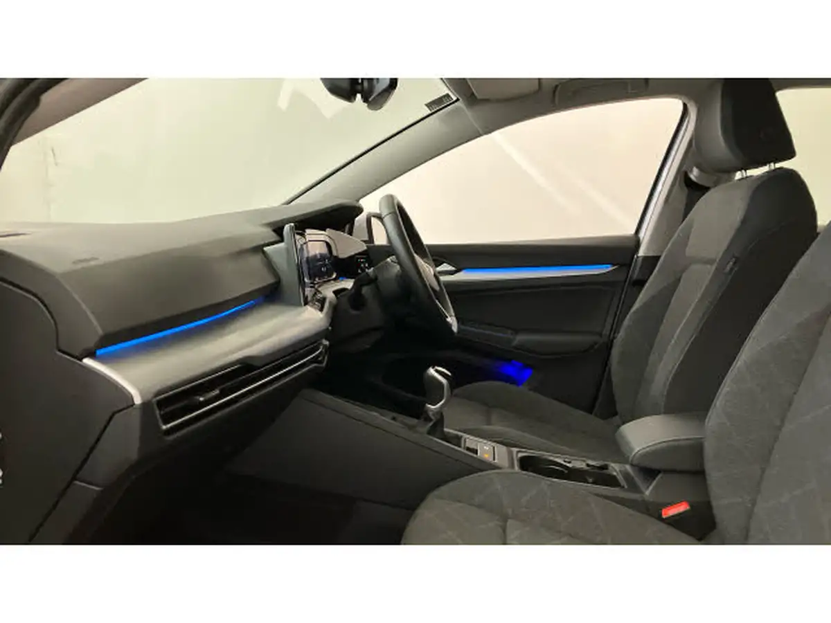 2023-volkswagen-golf-15-tsi-life-130ps-hatchback-big-21