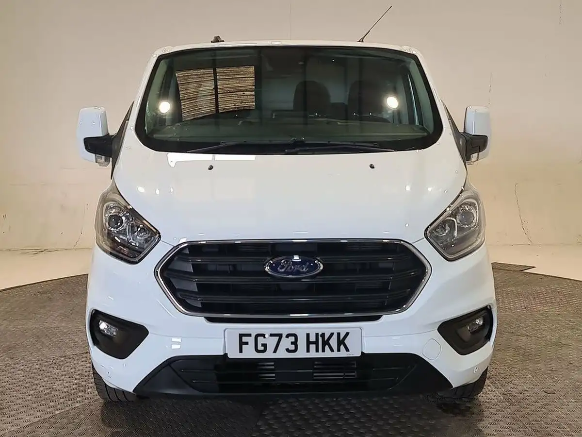 2023-ford-transit-custom-big-10