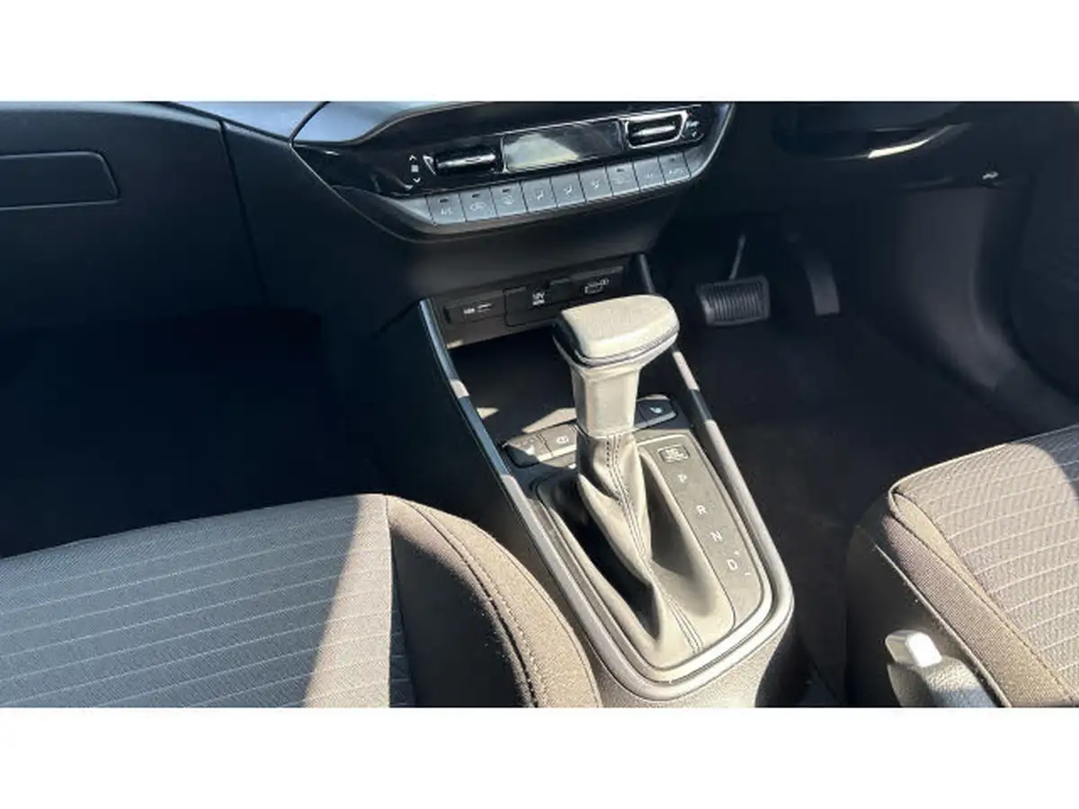 2022-hyundai-i20-10-t-gdi-premium-dct-big-12