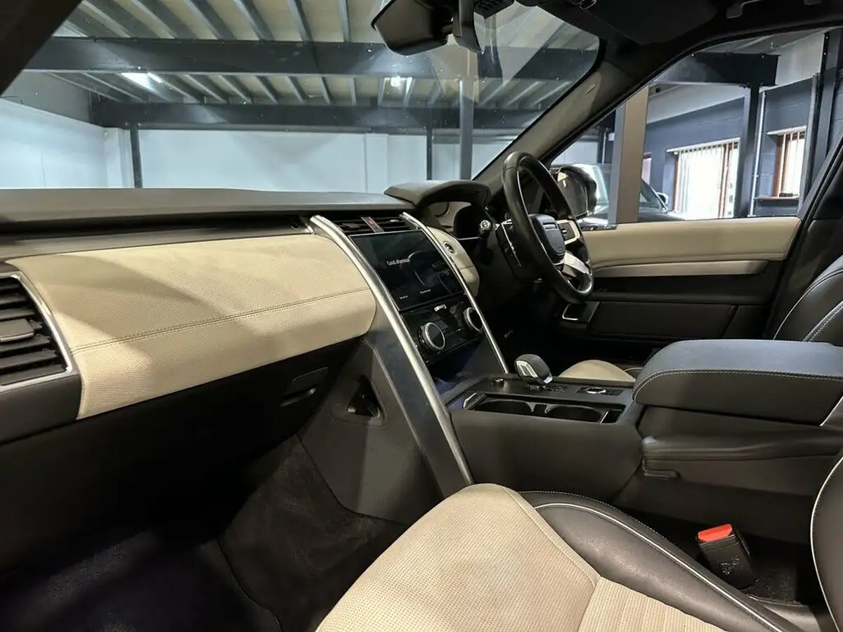 2021-land-rover-discovery-30-d300-r-dynamic-hse-big-15