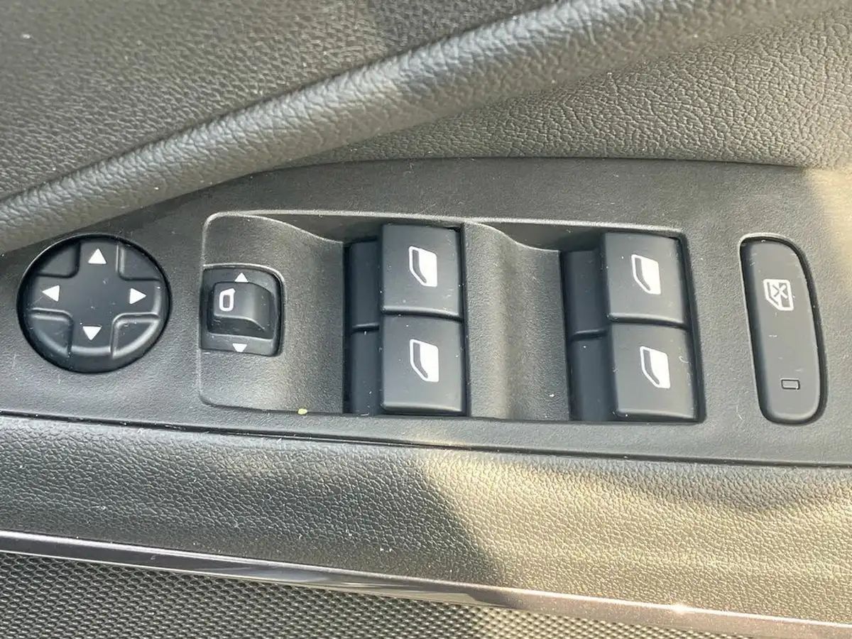 2021-vauxhall-crossland-12-elite-edition-130ps-auto-big-17