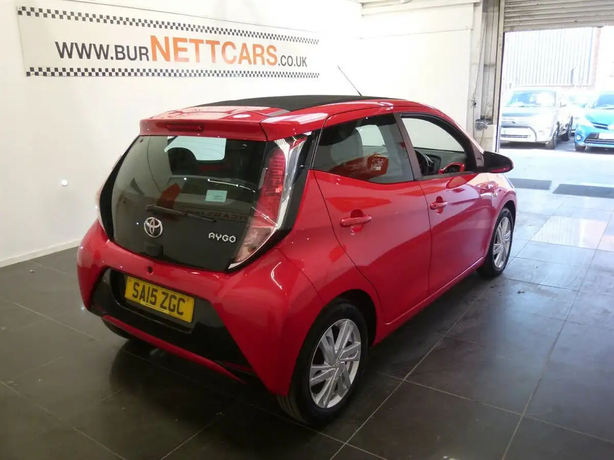 2015-toyota-aygo-10-x-pression-x-wave-x-tra-convenience-x-nav-big-20