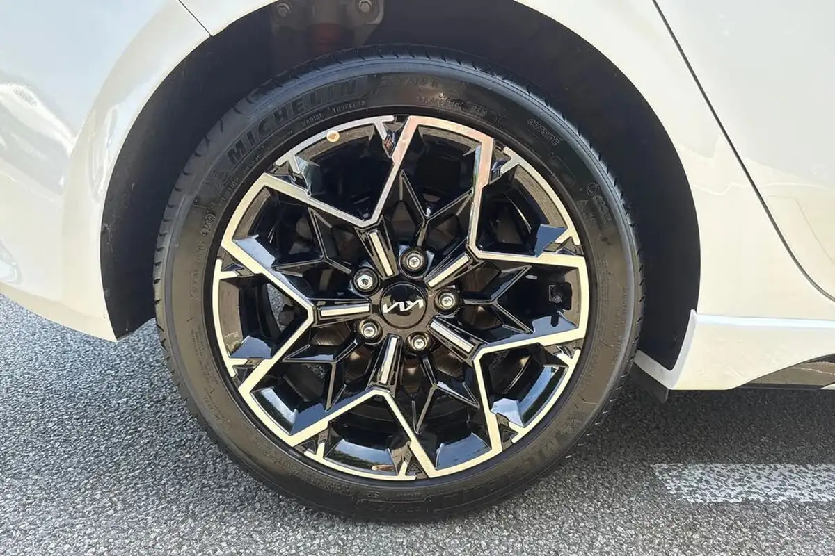 2024-kia-ceed-15-t-gdi-gt-line-138bhp-big-10