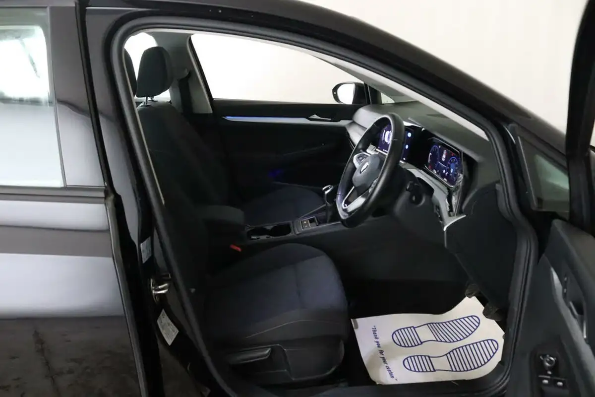 2021-volkswagen-golf-20tdi-life-hatchback-big-17