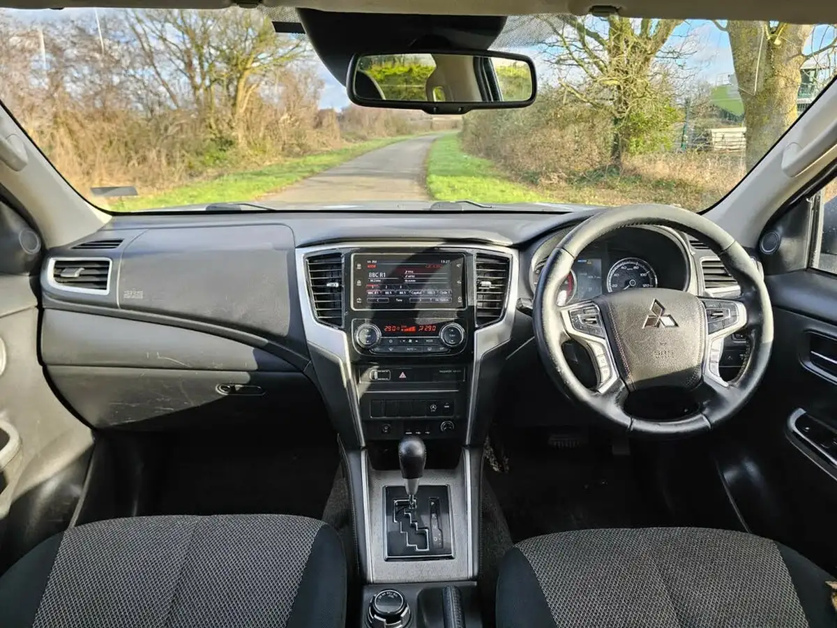 2020-mitsubishi-l200-22di-d-warrior-auto-big-10