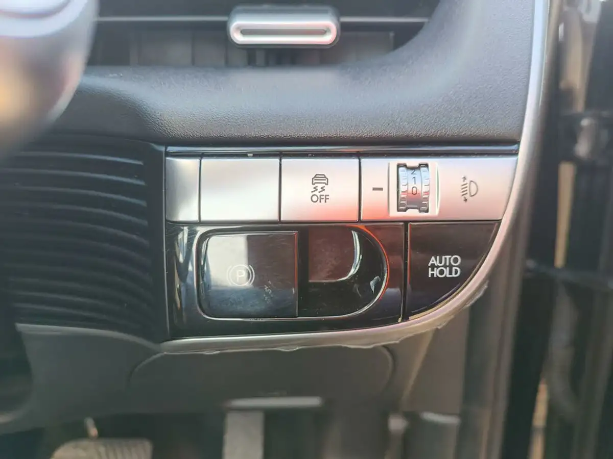 2022-hyundai-ioniq-5-e-se-connect-big-11