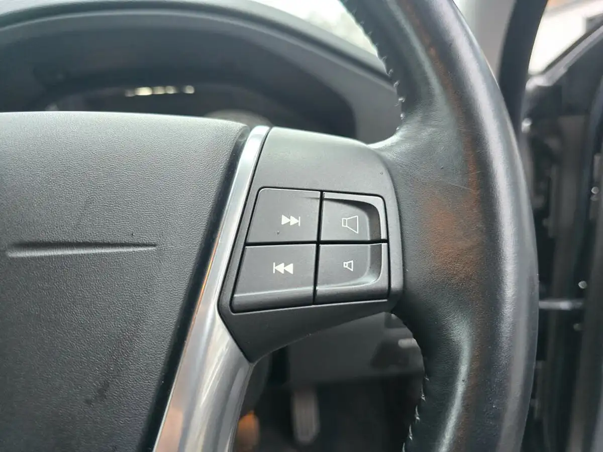 2011-volvo-xc70-30-t6-se-big-7