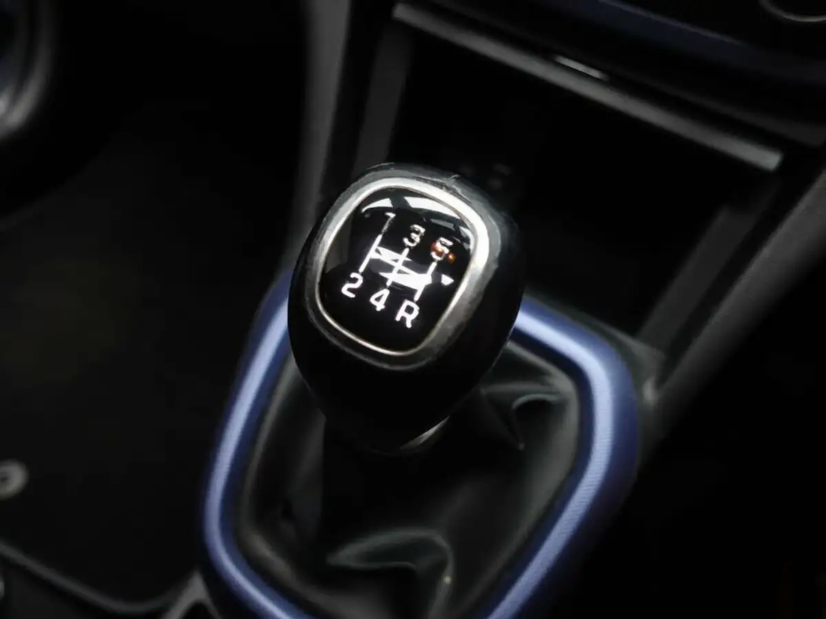 2017-hyundai-i10-12-premium-se-big-28