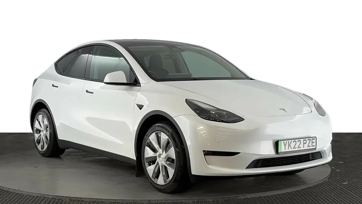 2022-tesla-model-y-e-long-range-big-1