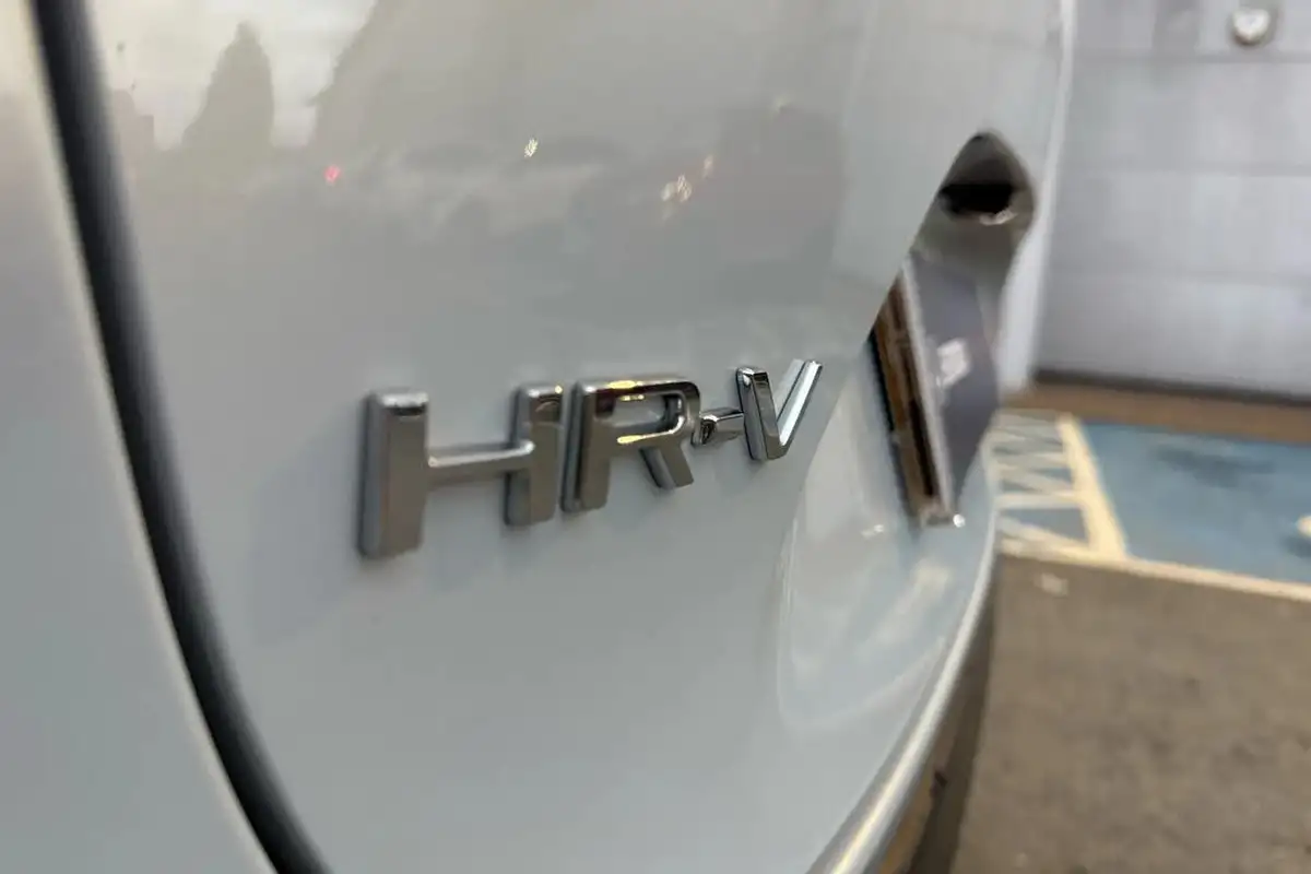 2024-honda-hr-v-15-i-mmd-elegance-big-14