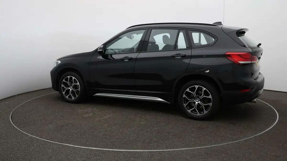 2021-bmw-x1-20-sdrive20i-xline-big-39