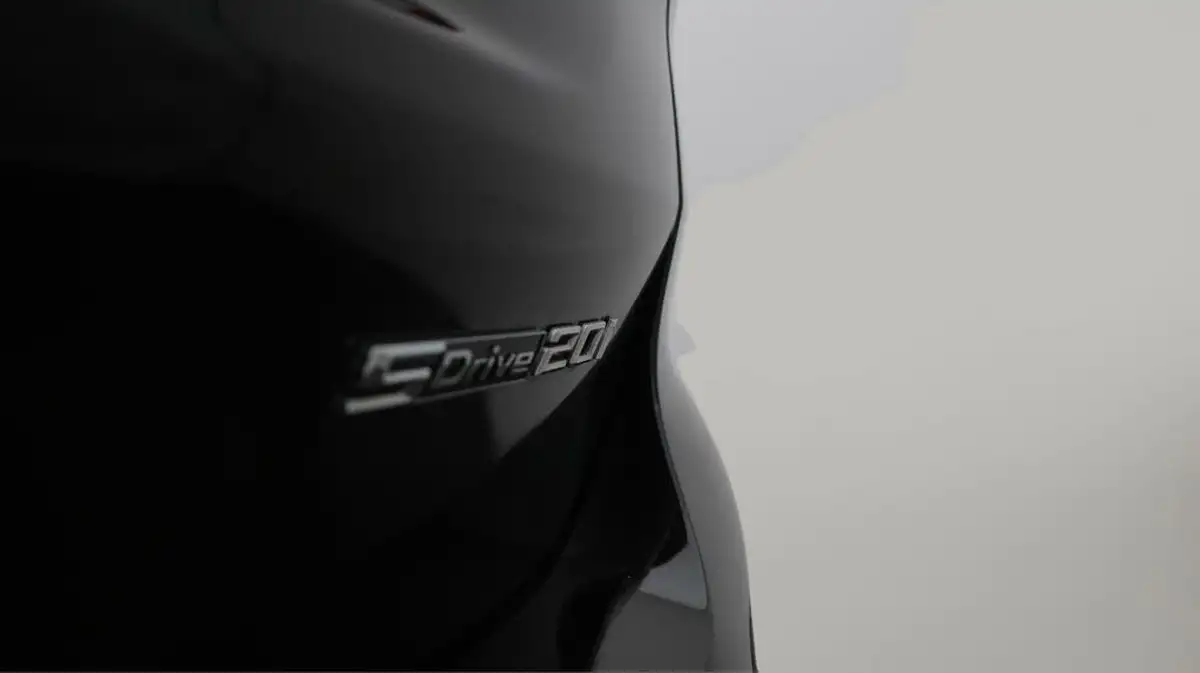 2021-bmw-x1-20-sdrive20i-xline-big-22