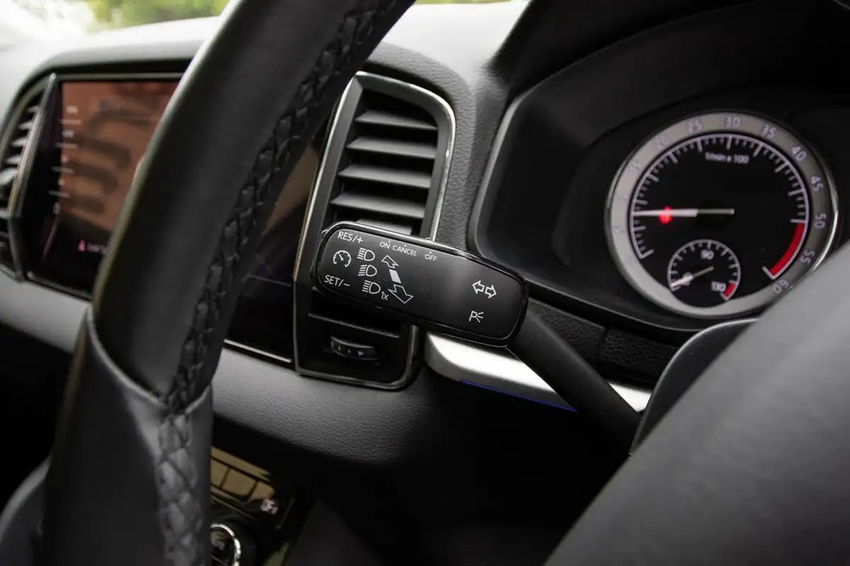 2019-skoda-karoq-20tdi-edition-150ps-4x4-big-16