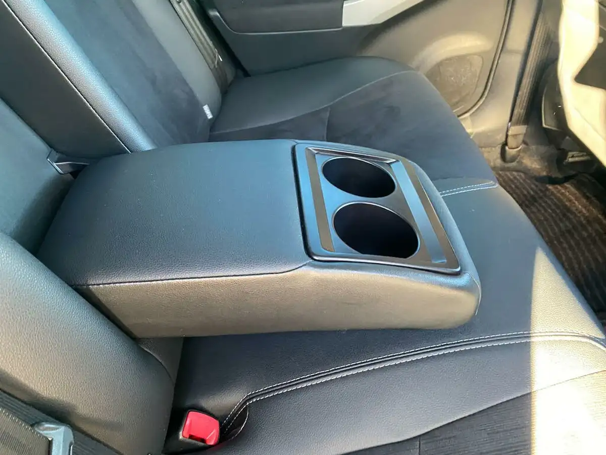 2015-toyota-prius-18-t-spirit-big-30