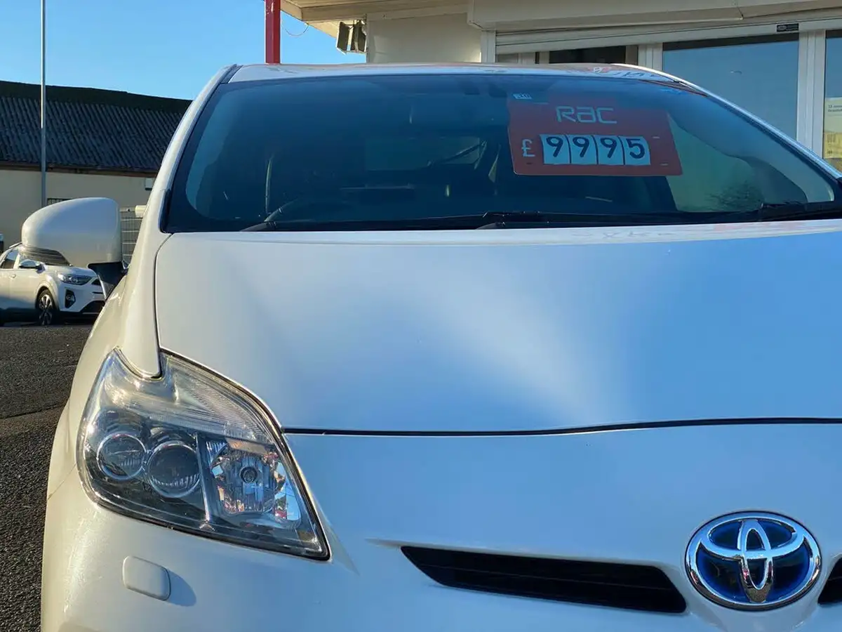 2015-toyota-prius-18-t-spirit-big-9