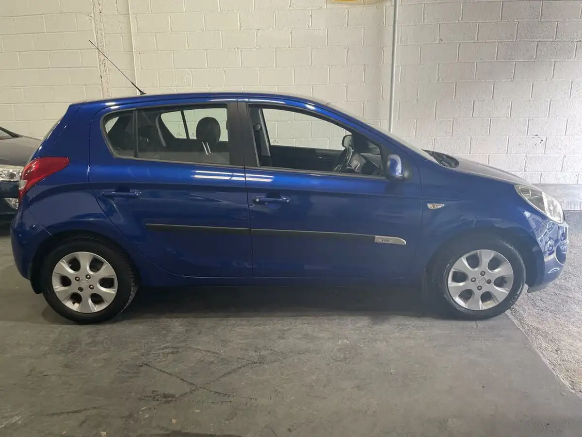 2010-hyundai-i20-14-comfort-5d-auto-big-0