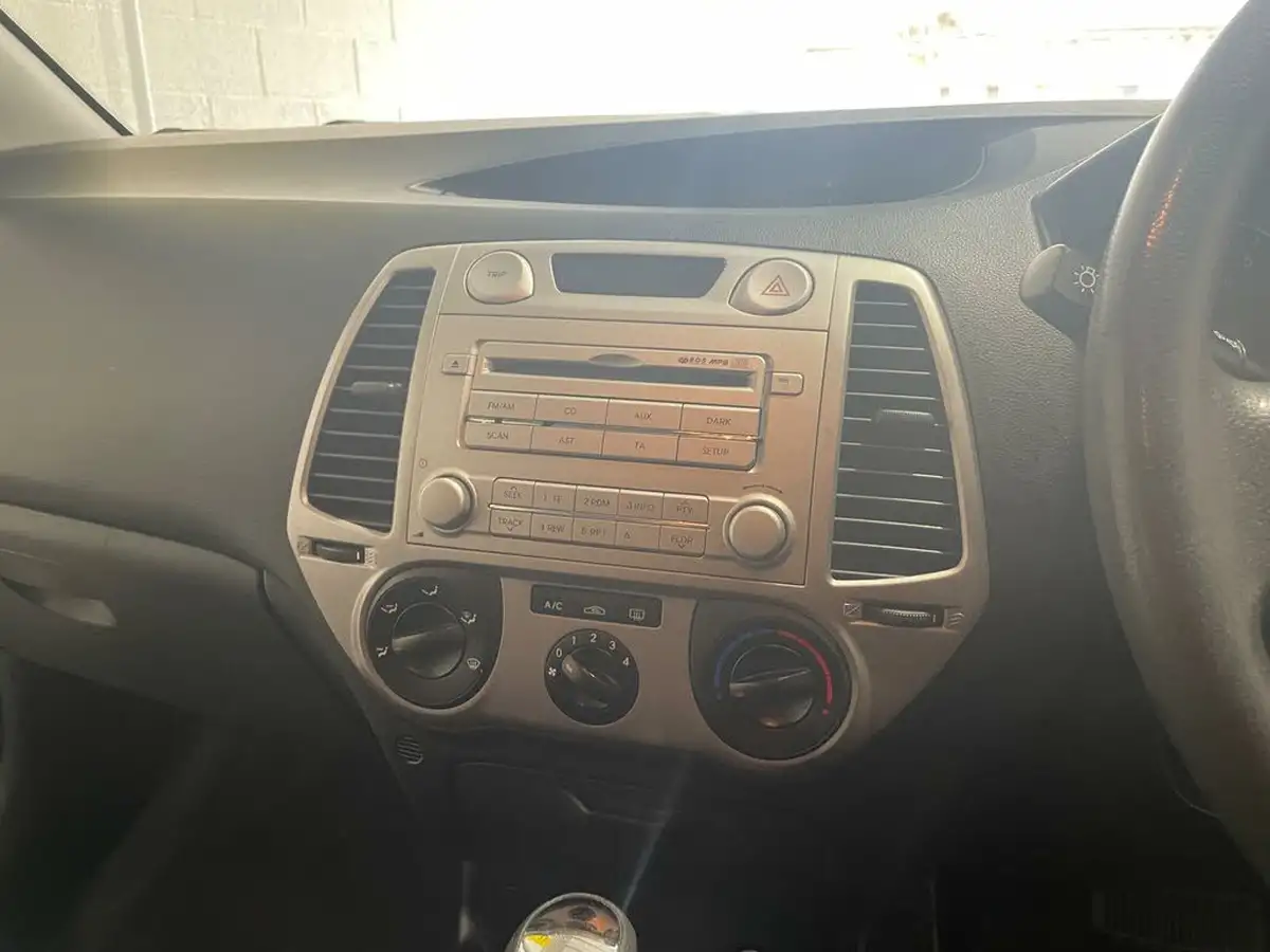 2010-hyundai-i20-14-comfort-5d-auto-big-28
