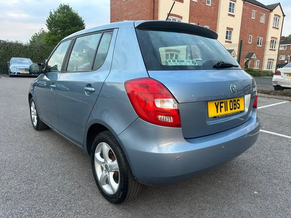 2011-skoda-fabia-12-se-105bhp-hatchback-1197cc-dsg-big-5