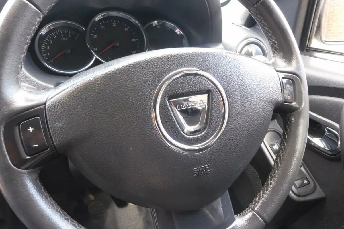 2016-dacia-duster-15dci-laureate-110hp-eu6-4x4-window-van-big-19