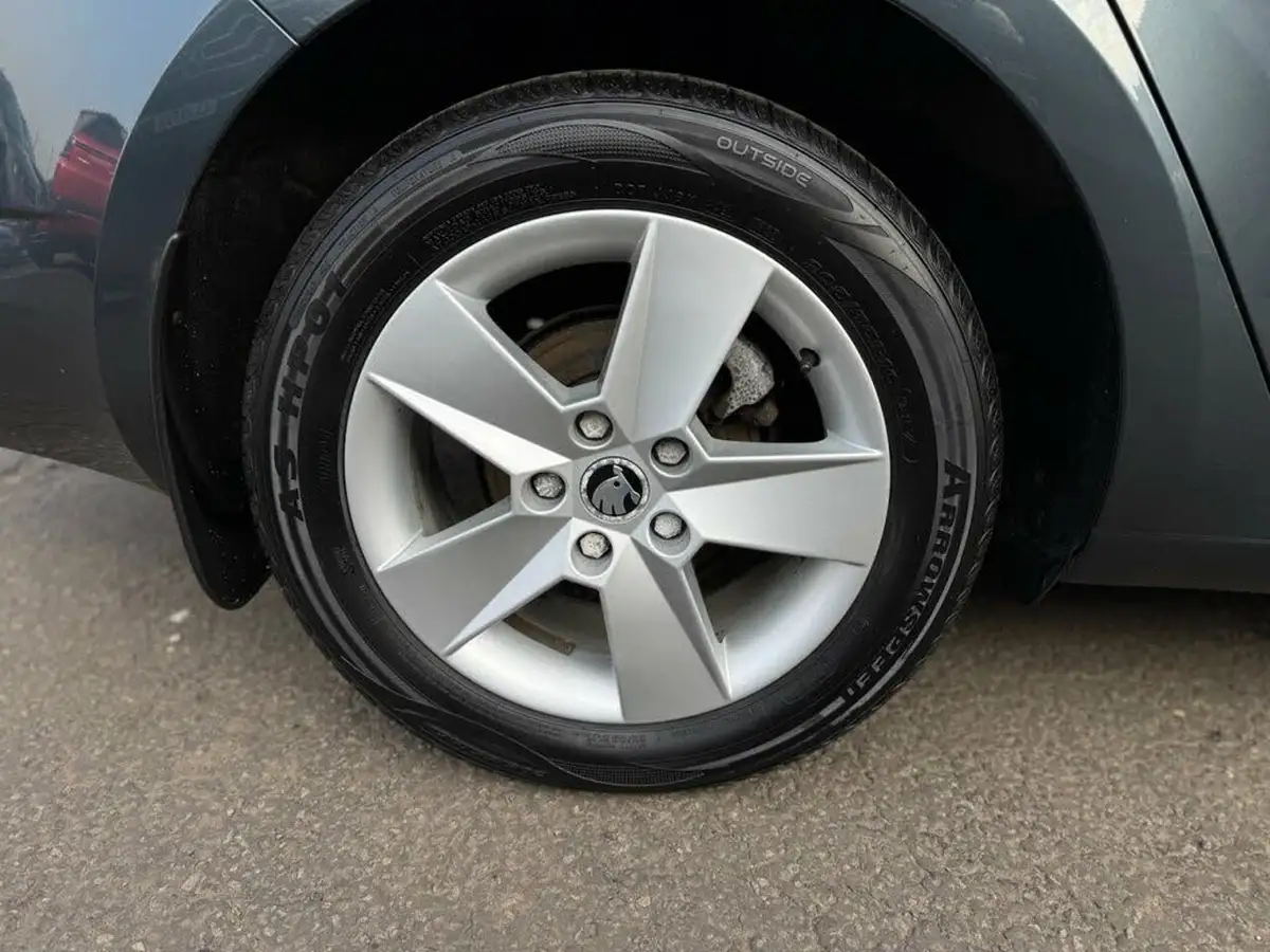 2014-skoda-octavia-20tdi-se-hatchback-big-30