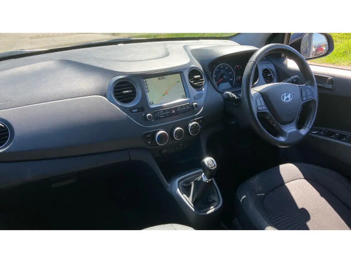 2019-hyundai-i10-10-play-big-8