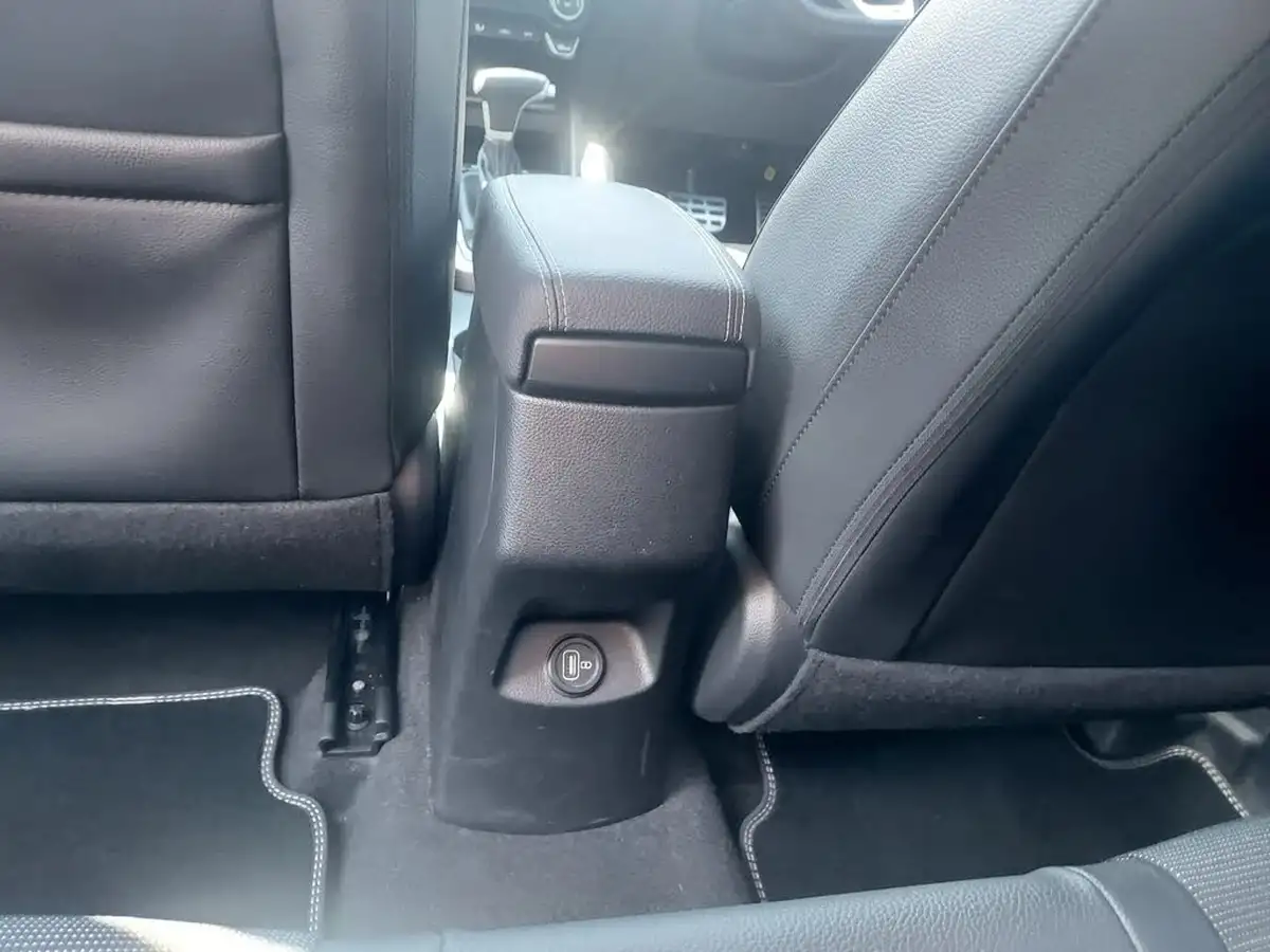 2022-kia-stonic-10-t-gdi-gt-line-s-dct-big-16