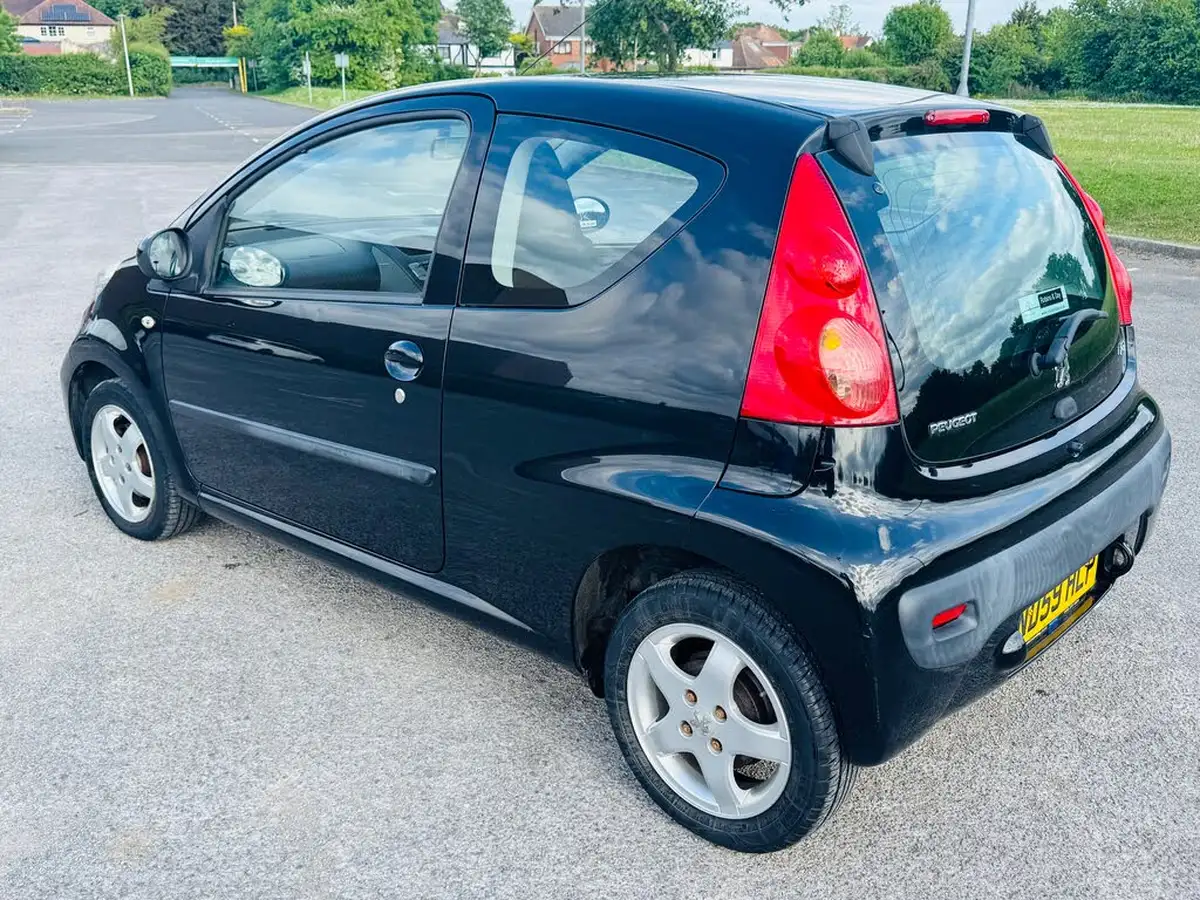 2009-peugeot-107-10-verve-3d-big-12