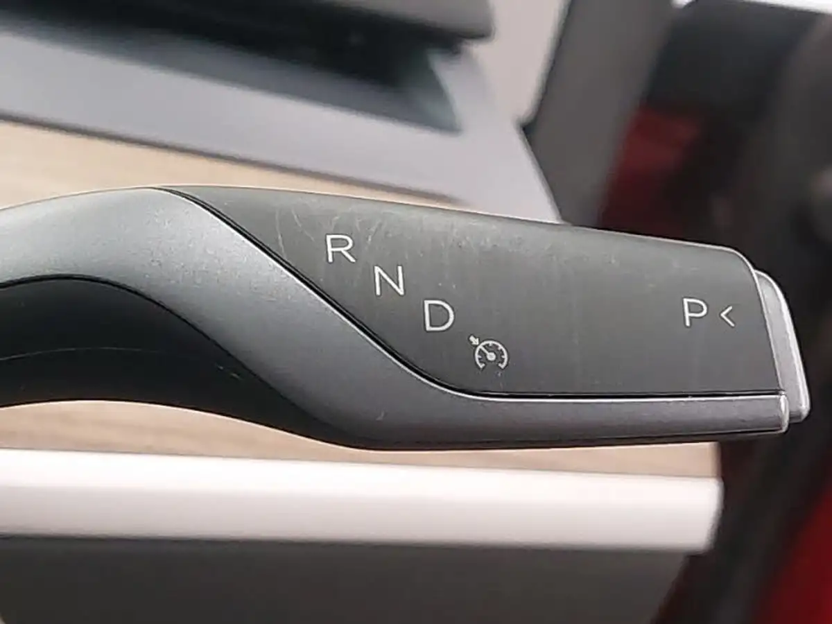 2022-tesla-model-y-e-long-range-big-13