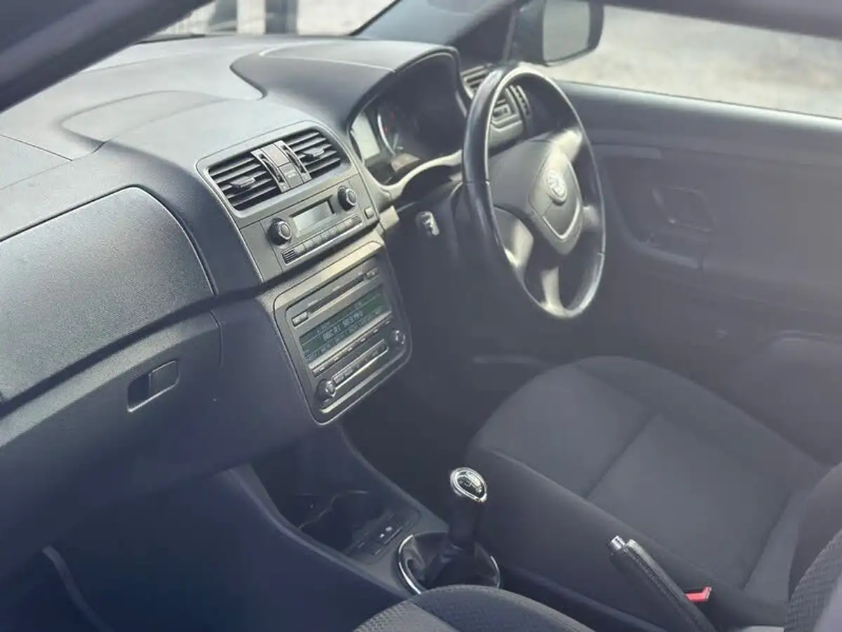 2010-skoda-fabia-12-elegance-85bhp-hatchback-1198cc-big-48