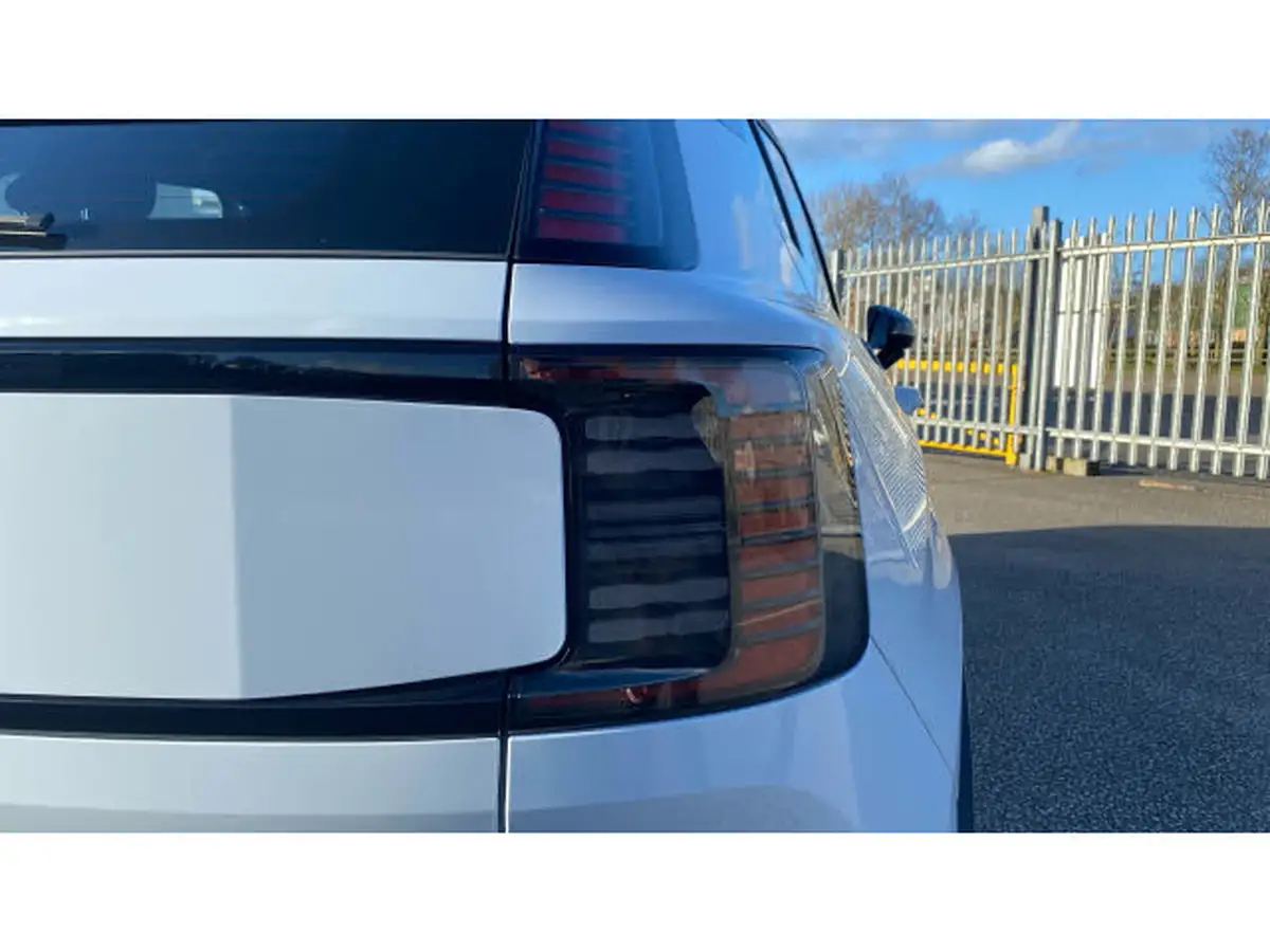 2024-volvo-ex30-e-single-motor-plus-extended-range-big-37