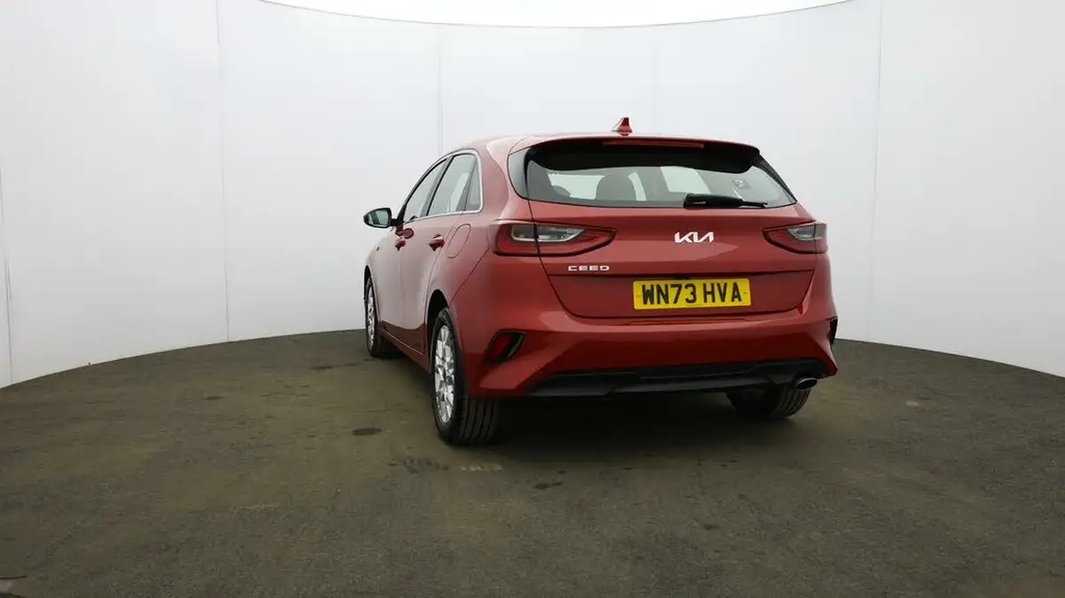 2023-kia-ceed-15-t-gdi-2-158bhp-hatchback-big-30