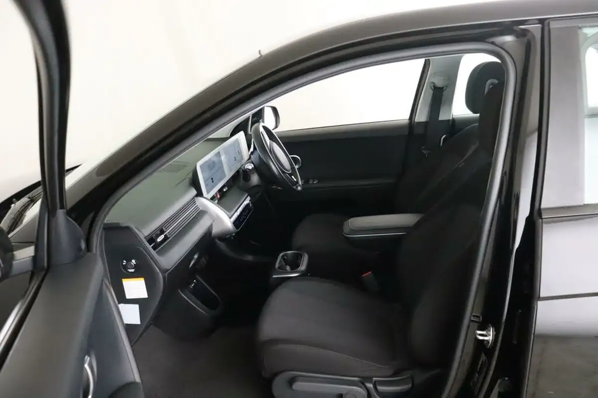 2022-hyundai-ioniq-5-e-se-connect-big-10