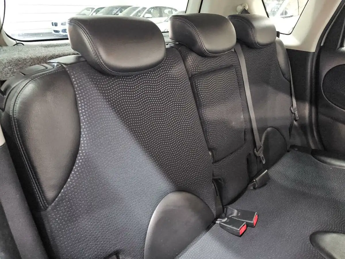 2012-nissan-note-14-n-tec-big-16