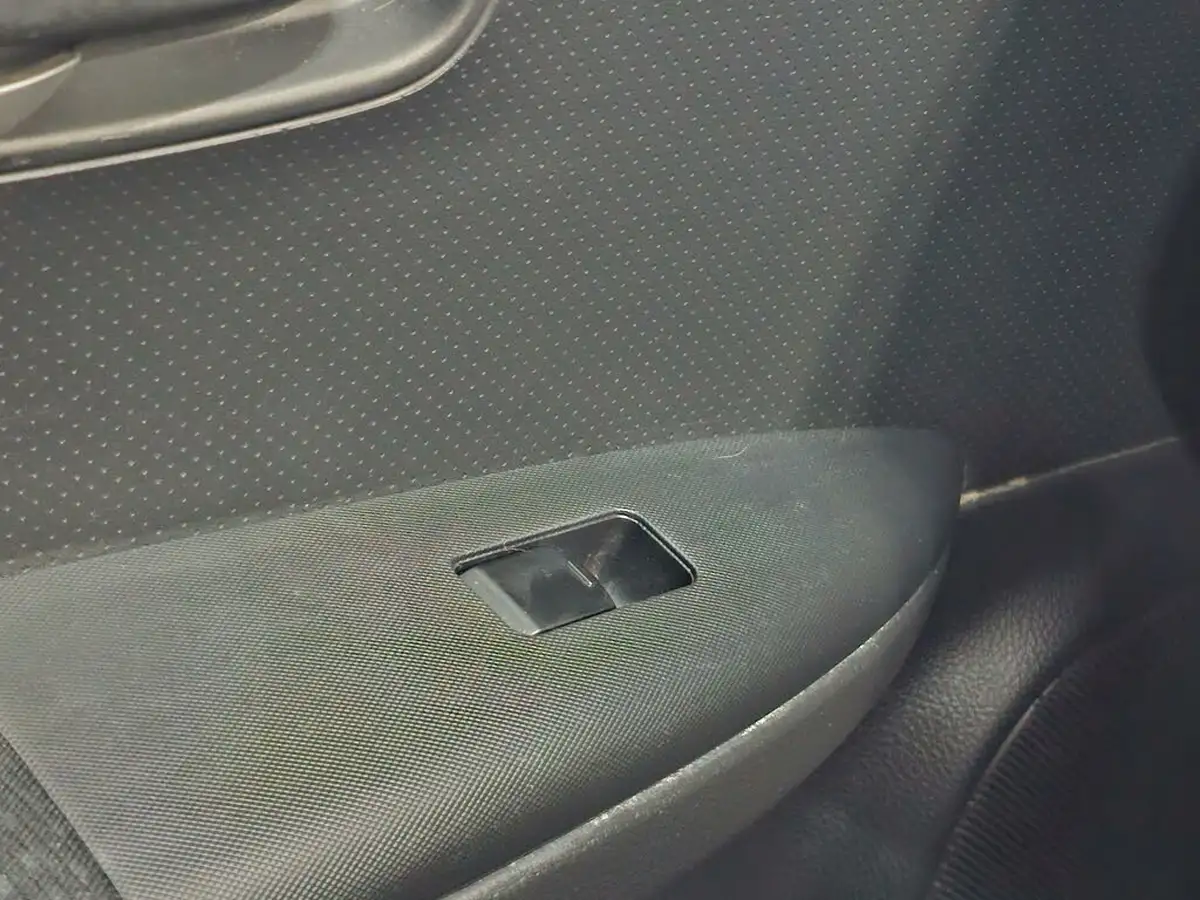 2012-nissan-note-14-n-tec-big-68