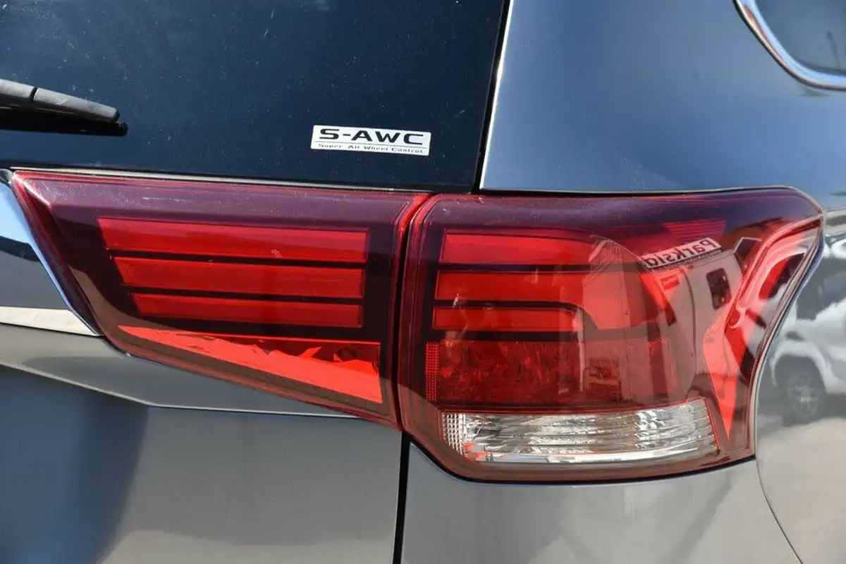 2018-mitsubishi-outlander-20-juro-phev-big-17