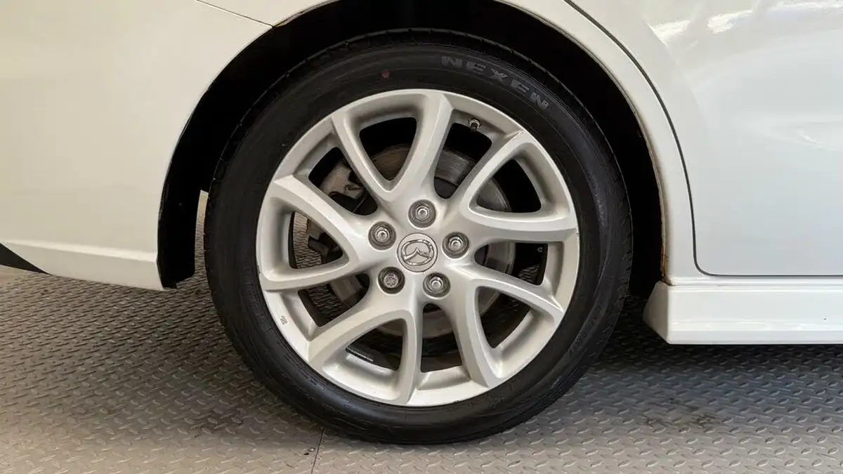 2012-mazda-mazda5-16d-sport-big-46