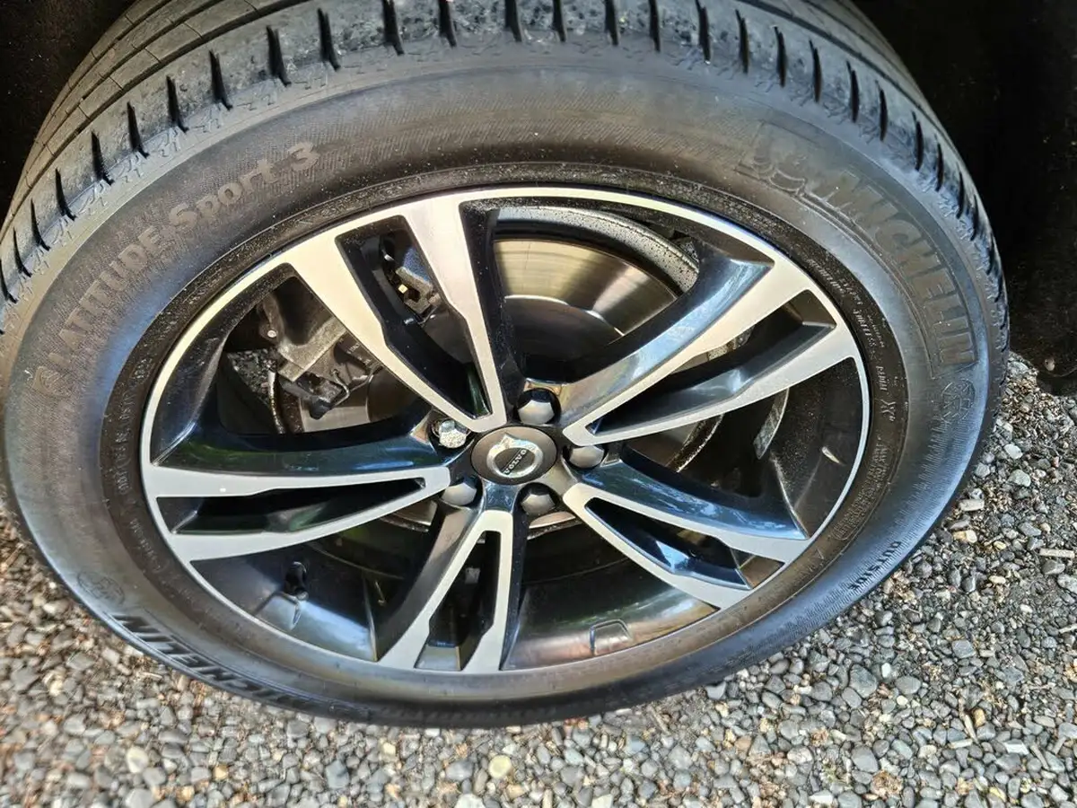 2018-volvo-xc60-20td-d4-momentum-pro-awd-geartronic-big-10