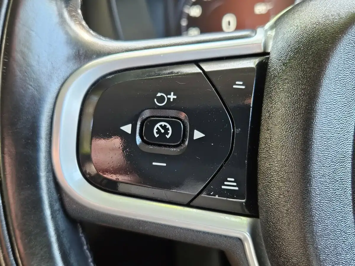 2018-volvo-xc60-20td-d4-momentum-pro-awd-geartronic-big-34