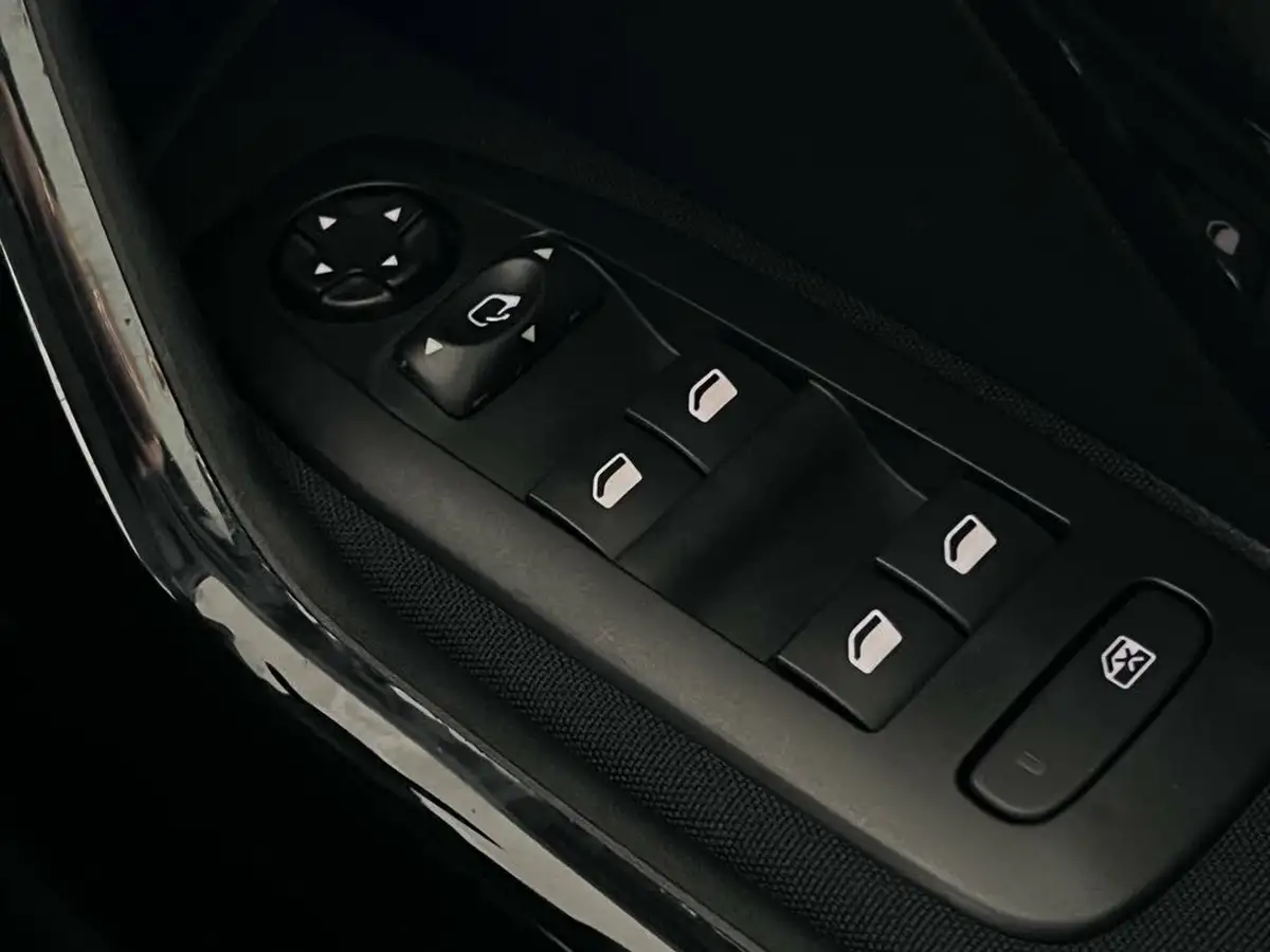 2019-peugeot-208-12-puretech-tech-edition-82bhp-big-23