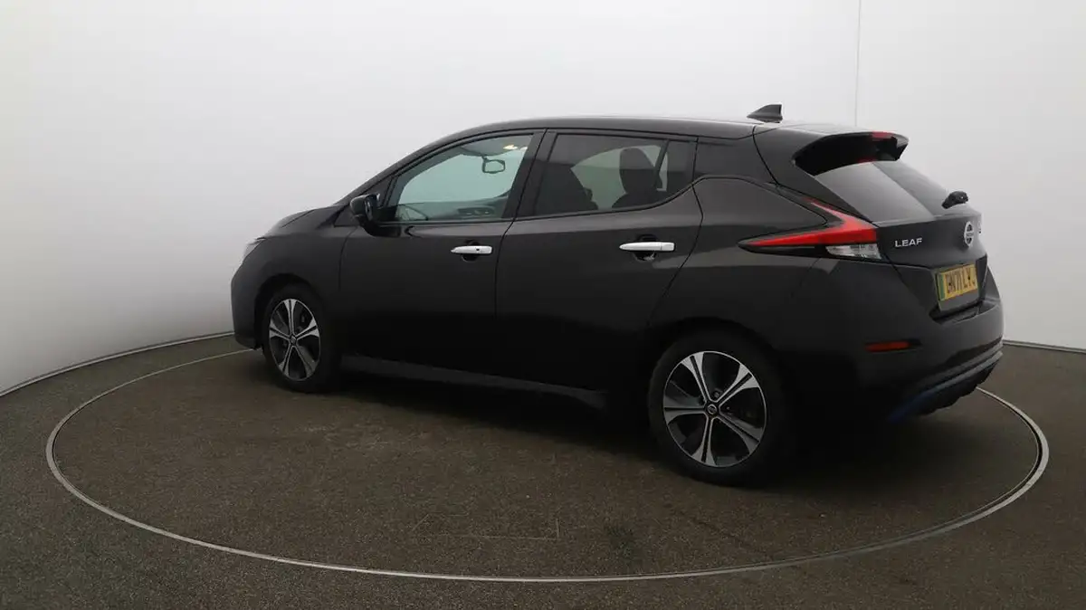 2021-nissan-leaf-e-tekna-big-28