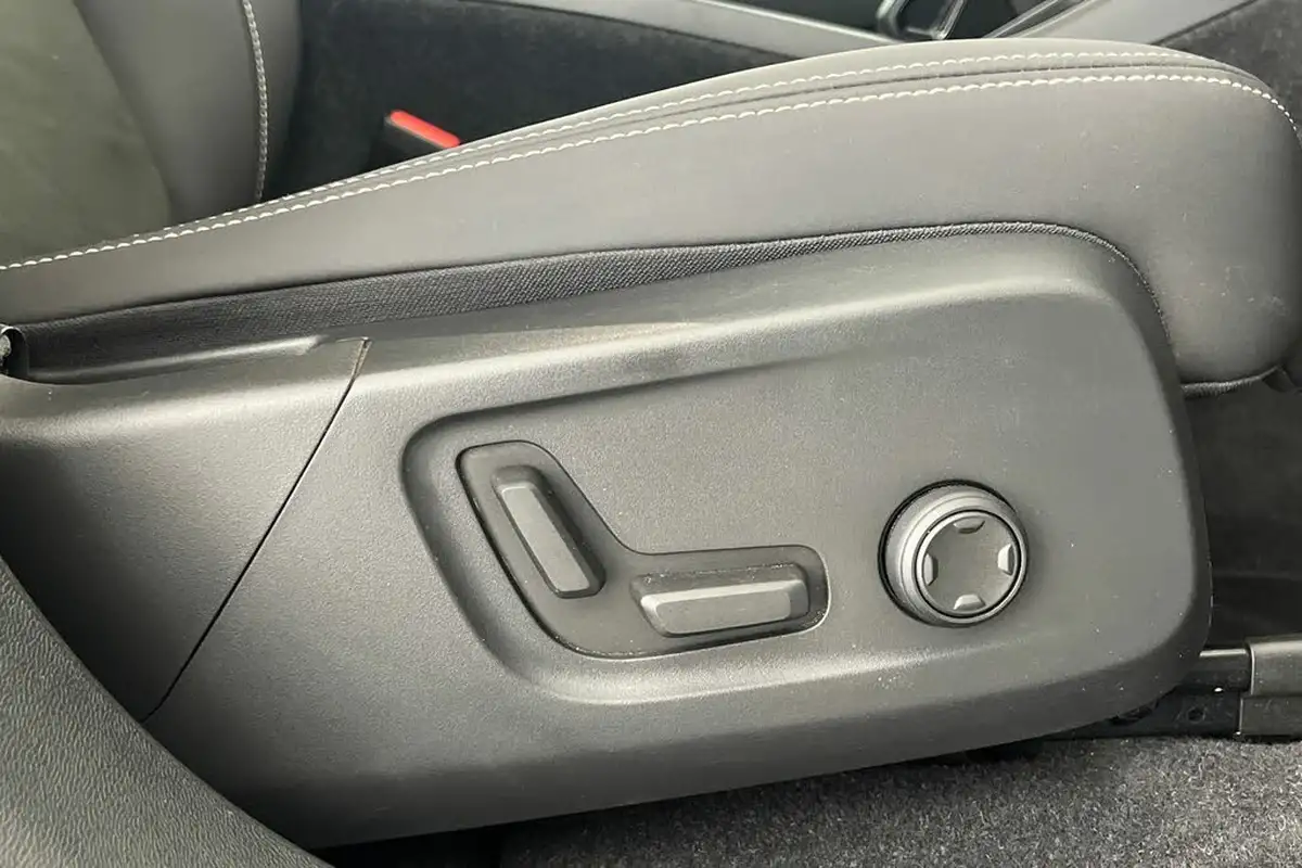 2022-volvo-c40-e-twin-recharge-pro-big-31