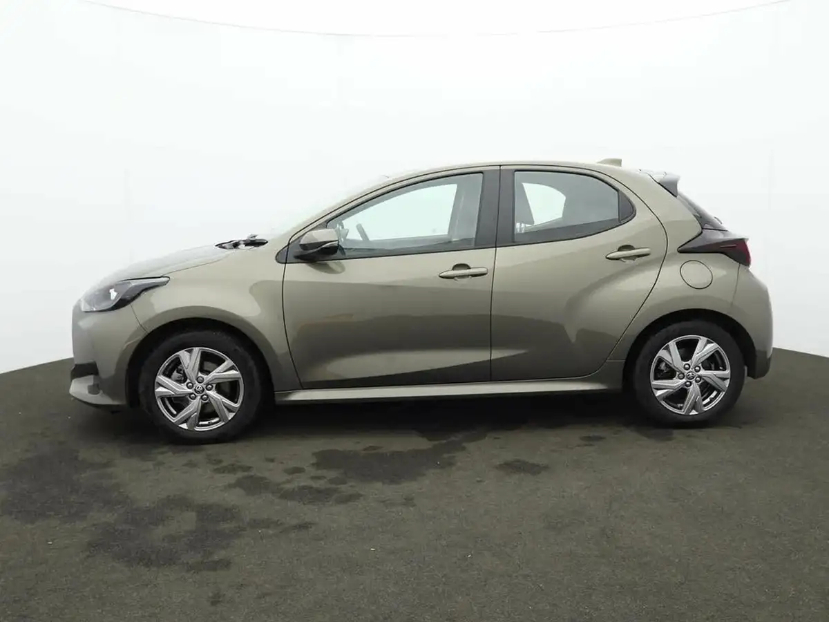 2024-toyota-yaris-15-vvt-i-icon-big-3