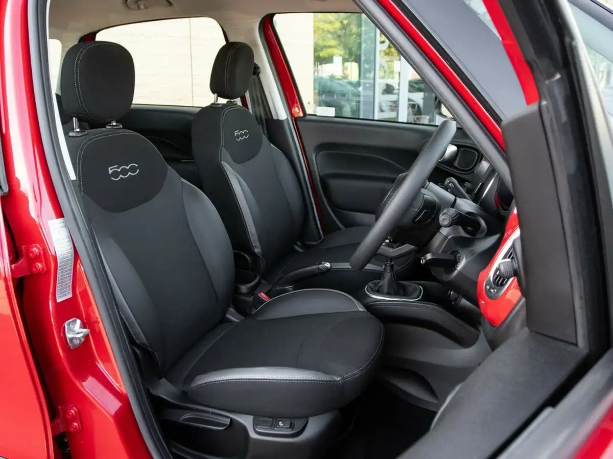 2018-fiat-500l-14-cross-big-24