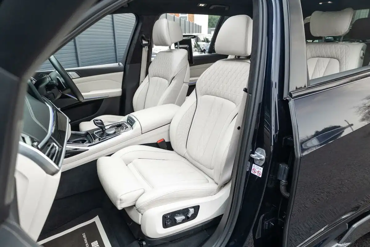 2020-bmw-x7-30td-m50d-big-56
